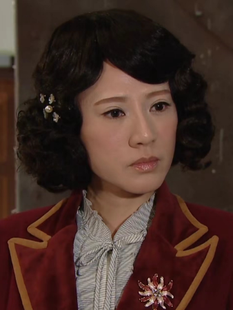 何芸芳 何芸芳