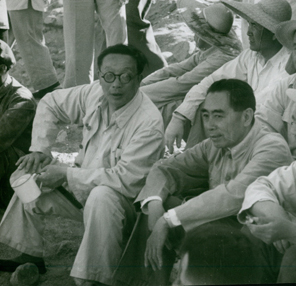 1958年許德珩與周恩來總理在十三陵水庫勞動