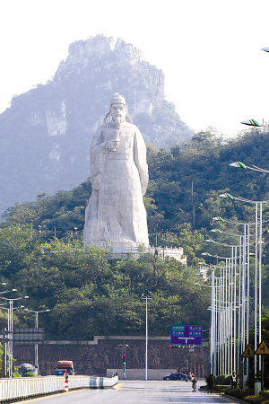 2009年落成的位於金雞嶺的柳宗元雕像。