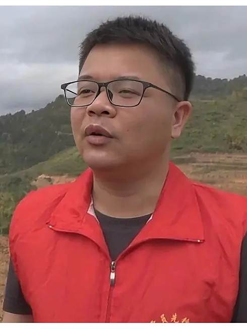 羅翔(廣西壯族自治區百色市田東縣江城鎮黨委副書記、鎮長) 羅翔(廣西壯族自治區百色市田東縣江城鎮黨委副書記、鎮長)
