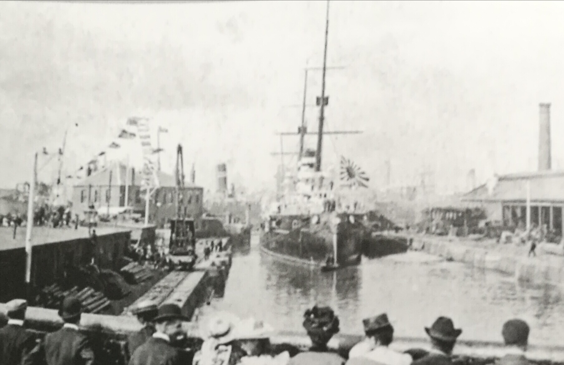 1902年6月進入英國加的夫碼頭的高砂