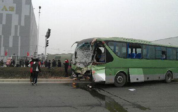 河南鄭州富士康班車車禍已致7人死亡