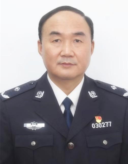 陳明(迎江區副區長,安慶市公安局迎江分局局長) 陳明(迎江區副區長,安慶市公安局迎江分局局長)
