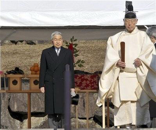 日本天皇祭拜皇陵