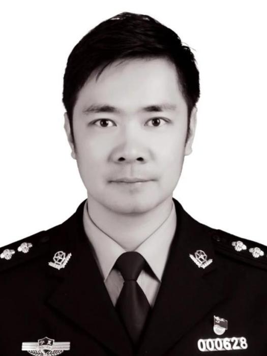 郭峰(寧夏公安廳交通管理局高速交警一大隊原民警) 郭峰(寧夏公安廳交通管理局高速交警一大隊原民警)