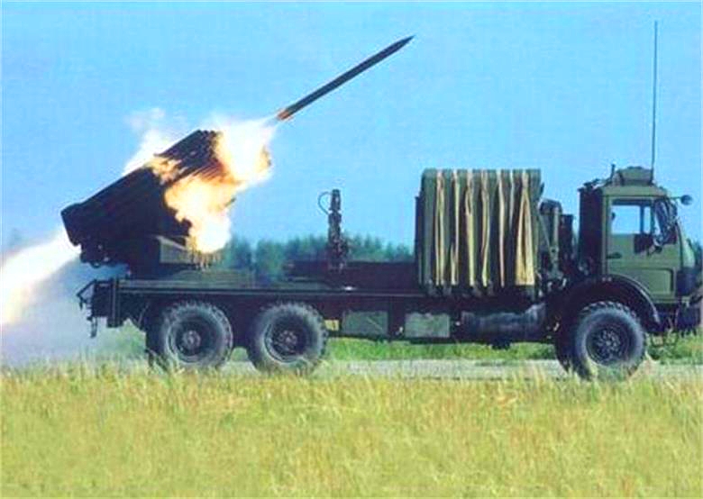 90式122毫米輪式火箭炮