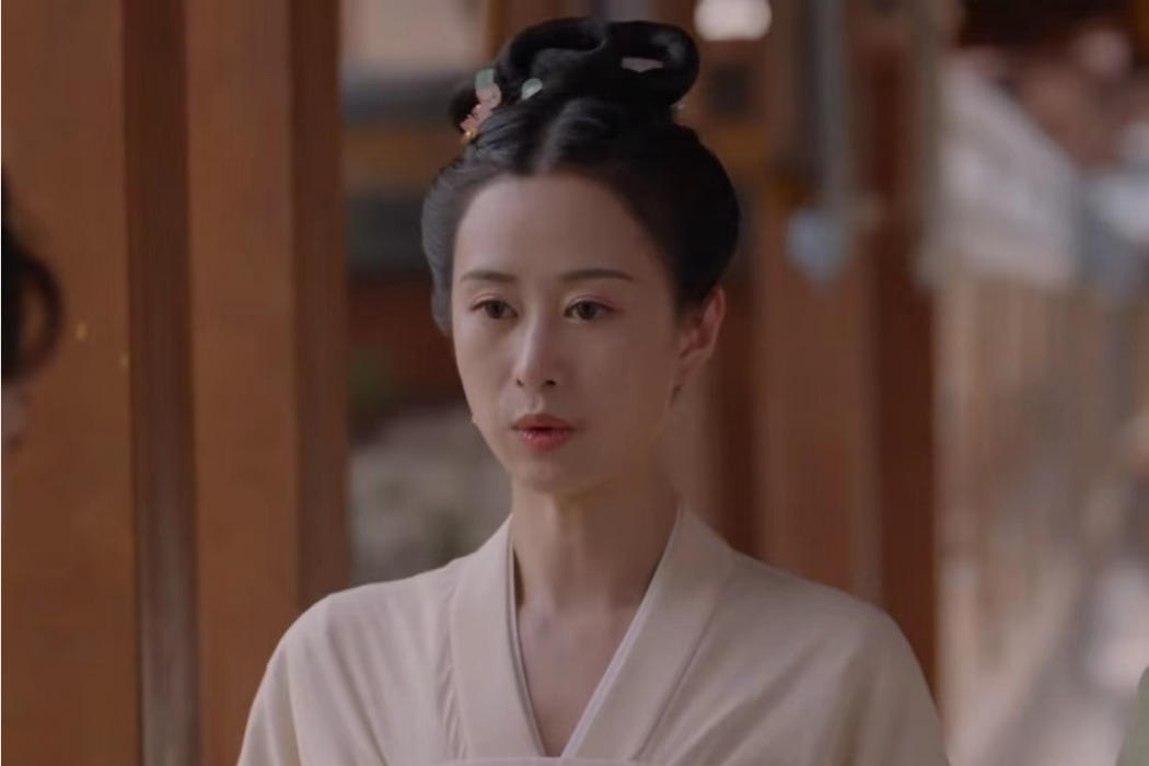 冬青(《覆流年》中的女性角色,由韓燁飾演) 冬青(《覆流年》中的女性角色,由韓燁飾演)