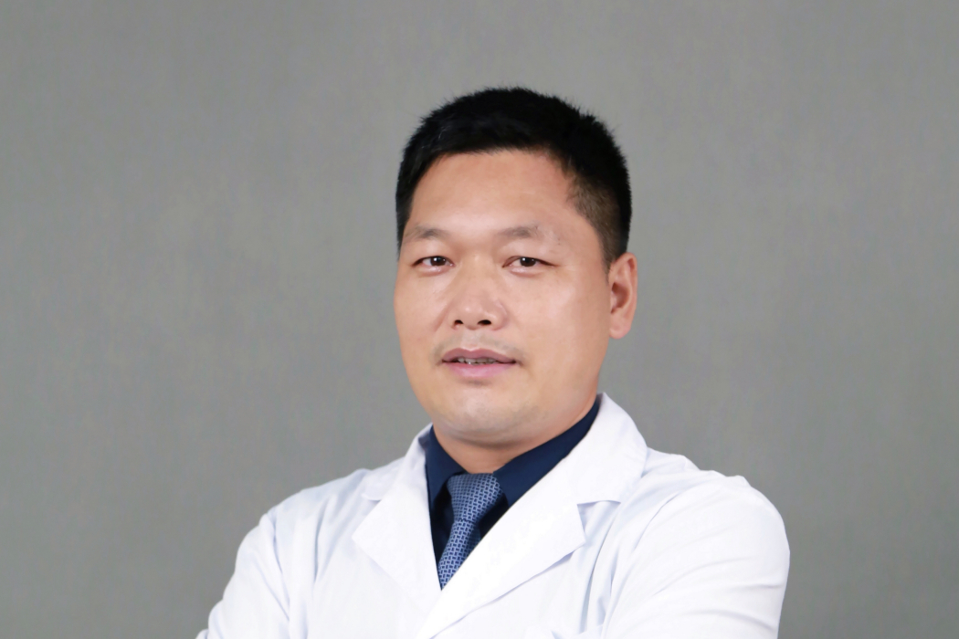 張亞東(中山大學附屬第一醫院男科副主任醫師) 張亞東(中山大學附屬第一醫院男科副主任醫師)