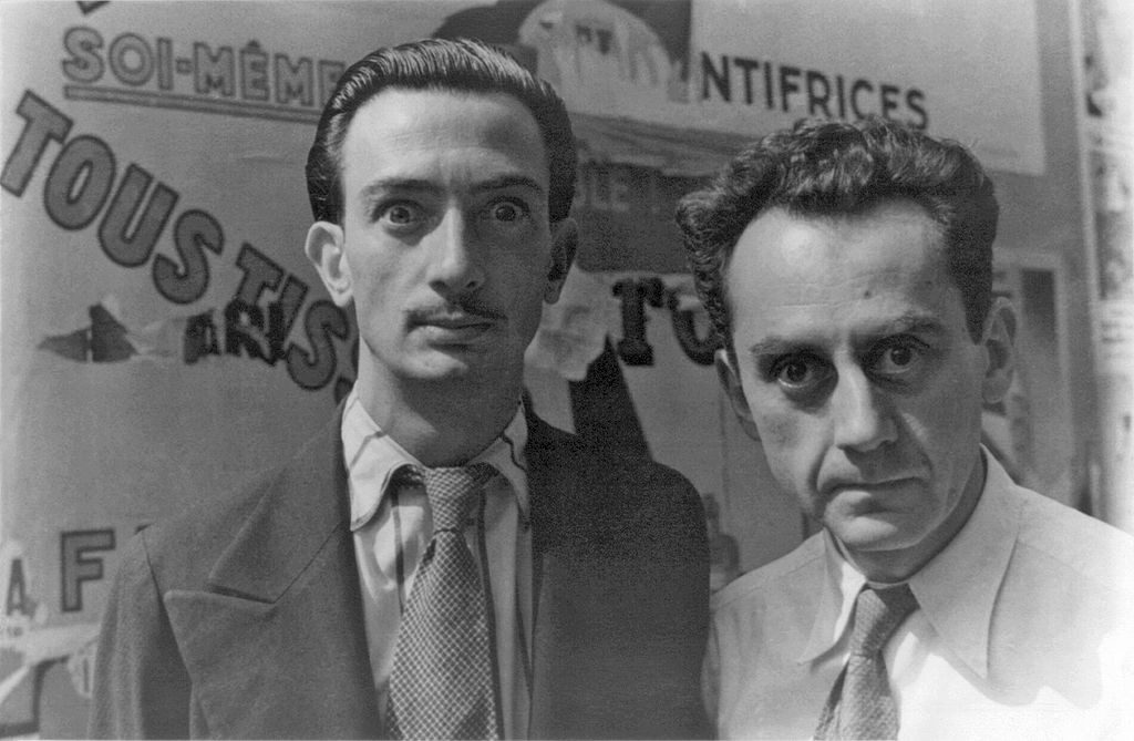 1934年達利（左）和藝術家曼·雷在巴黎