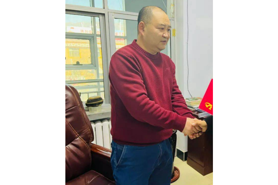 李文輝(尖扎縣農牧業綜合服務中心工作人員) 李文輝(尖扎縣農牧業綜合服務中心工作人員)