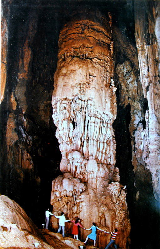 靈山洞石筍