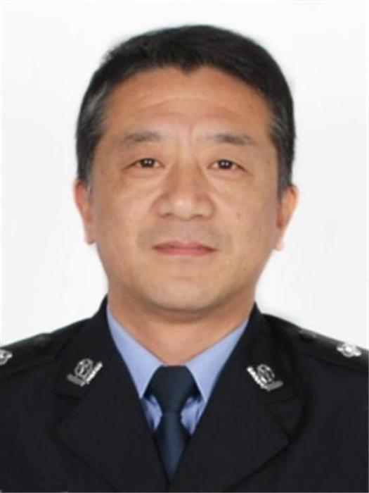 曹軍(安徽省池州市東至縣公安局黨委委員、副局長、一級警長) 曹軍(安徽省池州市東至縣公安局黨委委員、副局長、一級警長)