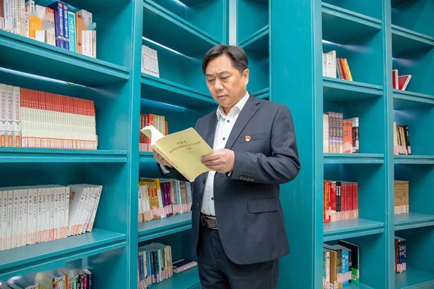 鄧超(惠山區錢橋街道晴山藍城社區黨總支書記) 鄧超(惠山區錢橋街道晴山藍城社區黨總支書記)