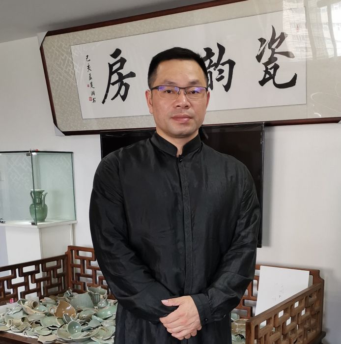 陳志傑(中國舊貨業協會文化藝術品委員會副會長) 陳志傑(中國舊貨業協會文化藝術品委員會副會長)