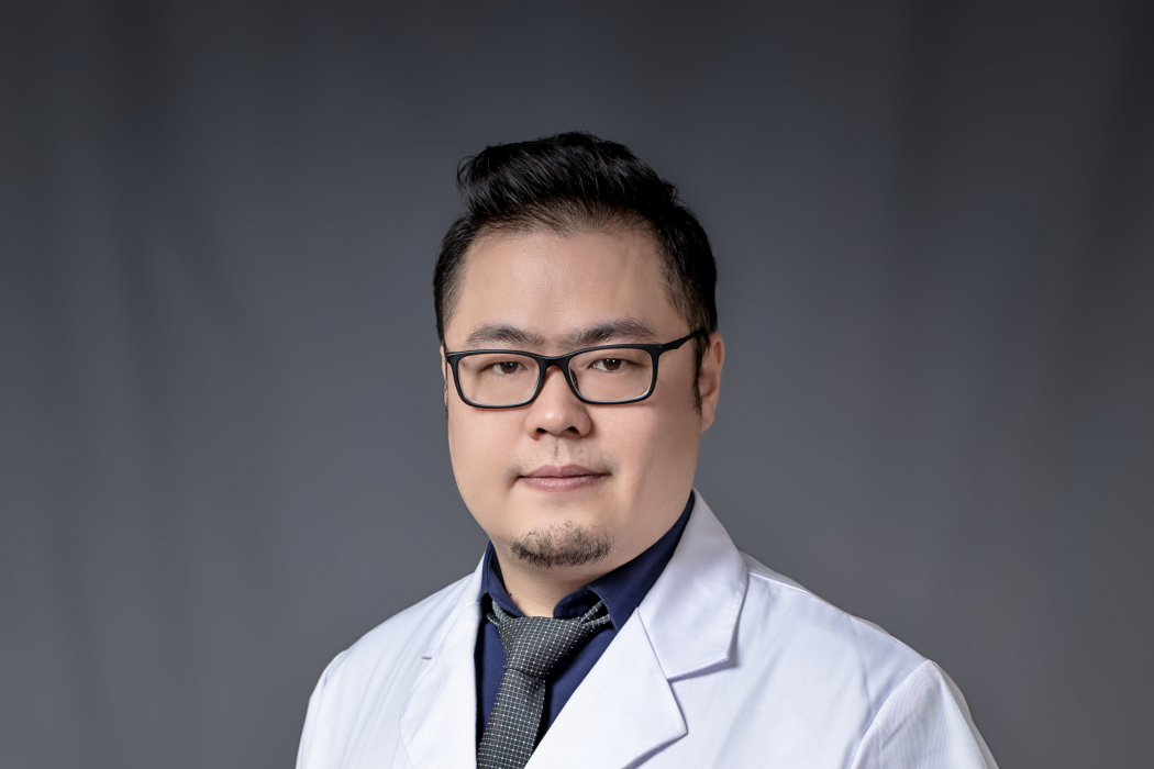張亮(山西醫科大學第二醫院口腔科副主任醫師) 張亮(山西醫科大學第二醫院口腔科副主任醫師)