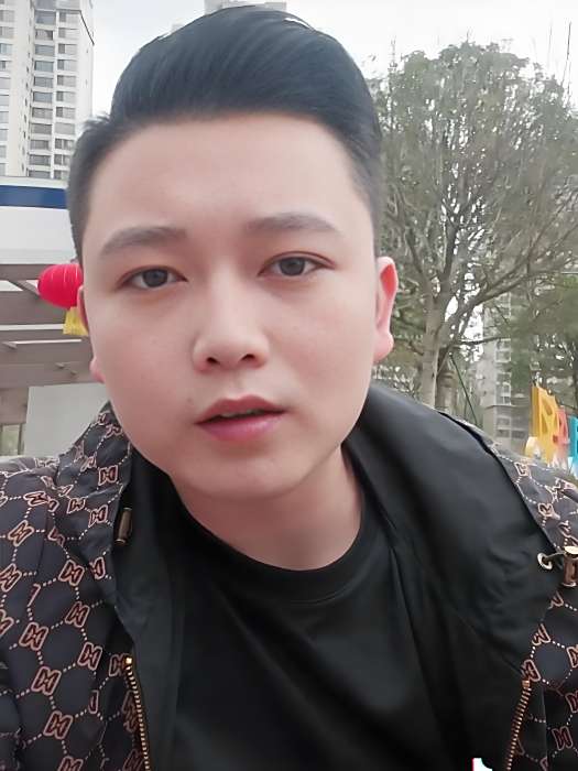 小 邱(抖音創作者) 小 邱(抖音創作者)