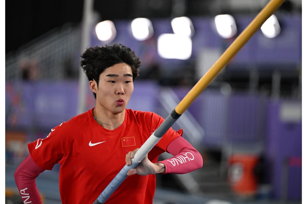 李晨洋(中國男子撐竿跳高運動員) 李晨洋(中國男子撐竿跳高運動員)