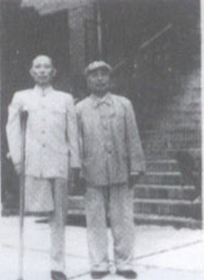 楊至成（右一）與謝象晃1961年在南昌合影