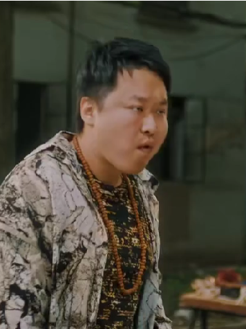 黃彪(奇幻短劇《元宇宙·回到1995》中的角色) 黃彪(奇幻短劇《元宇宙·回到1995》中的角色)