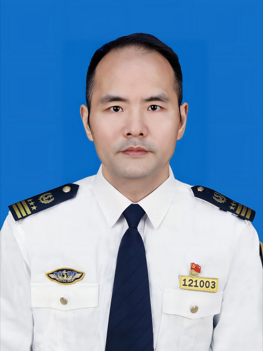 孫華(重慶市海事局黨委委員、副局長) 孫華(重慶市海事局黨委委員、副局長)