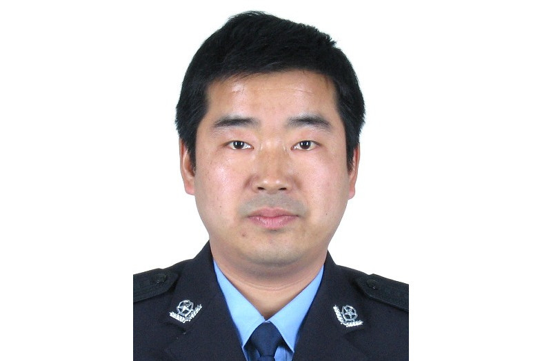 曾智(潛山市公安局黨委副書記、政委)