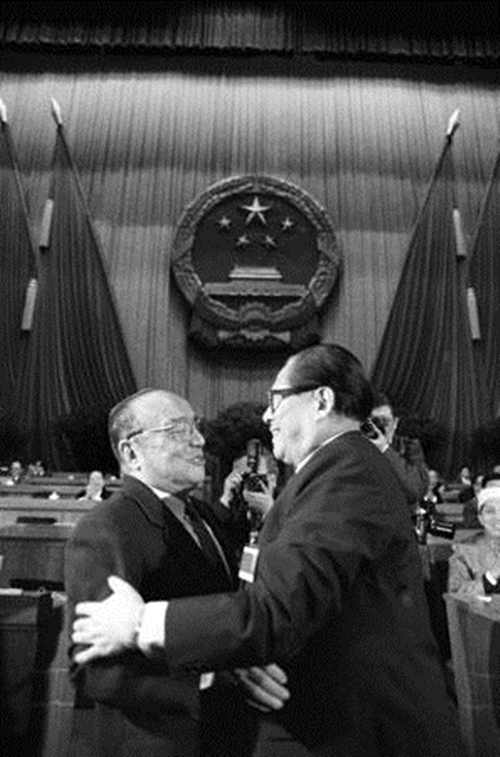 1993年3月27日江澤民當選國家主席