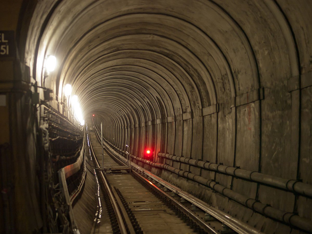 泰晤士河隧道