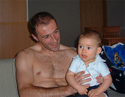 佐蘭·揚戈維奇和兒子沃克