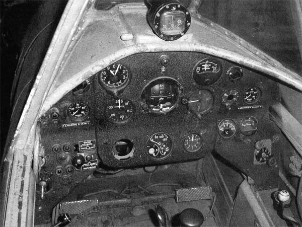 雅克-18教練機座艙內部