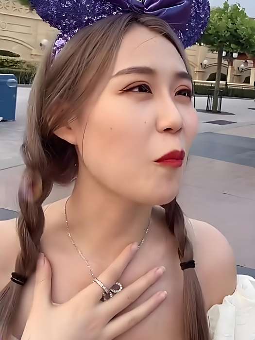 ssLL董小姐 ssLL董小姐