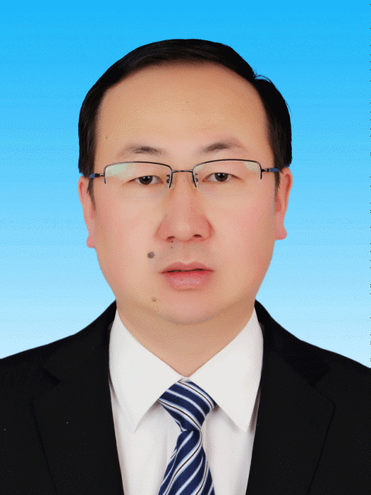 康平(鄂爾多斯市恩格貝生態示範區管委會黨組副書記、主任) 康平(鄂爾多斯市恩格貝生態示範區管委會黨組副書記、主任)