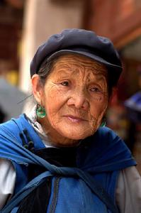 身體衰老會反應在身體機能比如臉上起皺紋。