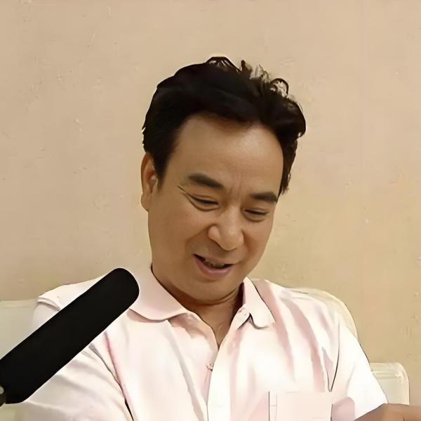 岳躍利