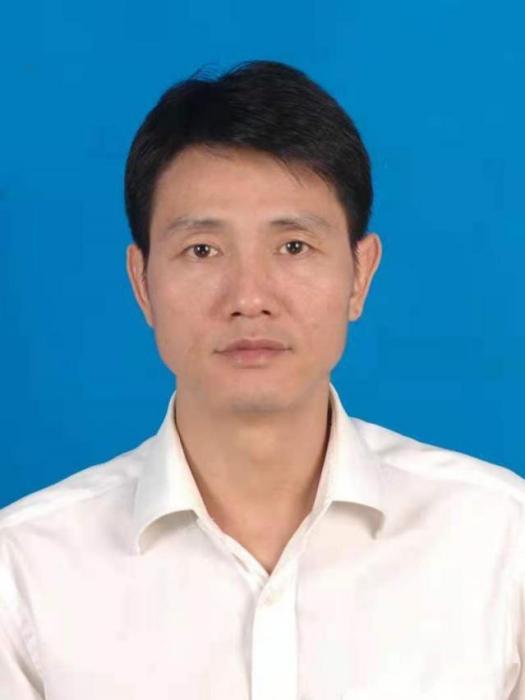 李愛平(吉安市生態環境局黨組成員、駐市監測中心主任) 李愛平(吉安市生態環境局黨組成員、駐市監測中心主任)