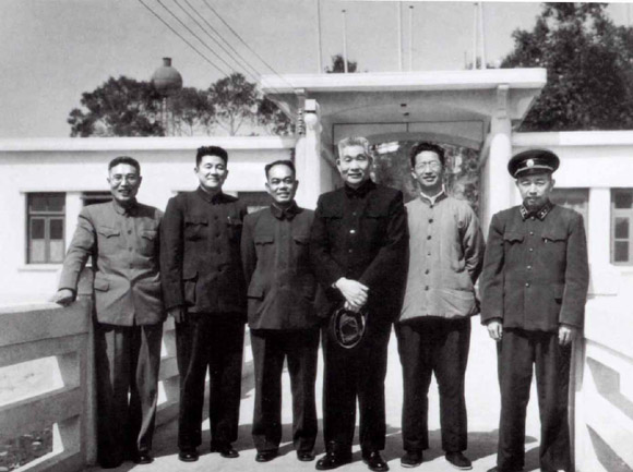 1960年，周希漢（右二）在南海艦隊
