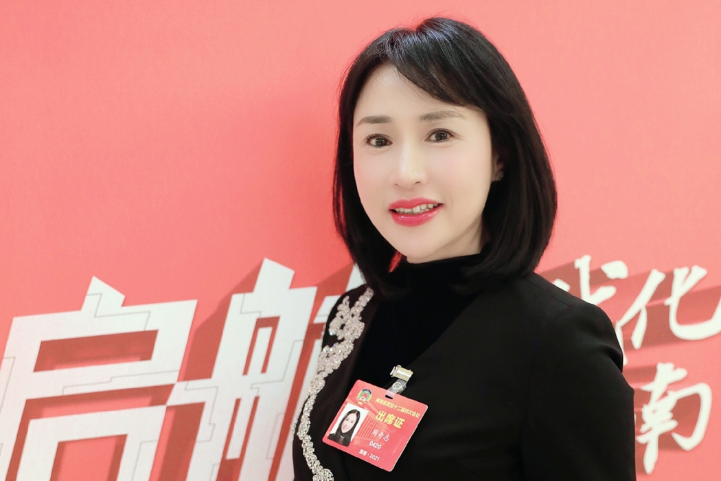 周奇志(湖南省政協委員、茶本科技集團董事長) 周奇志(湖南省政協委員、茶本科技集團董事長)