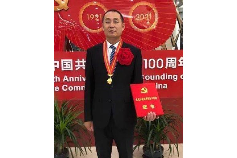 陳向東(黑龍江省寶泉嶺農墾寶泉醬業公司黨支部書記) 陳向東(黑龍江省寶泉嶺農墾寶泉醬業公司黨支部書記)