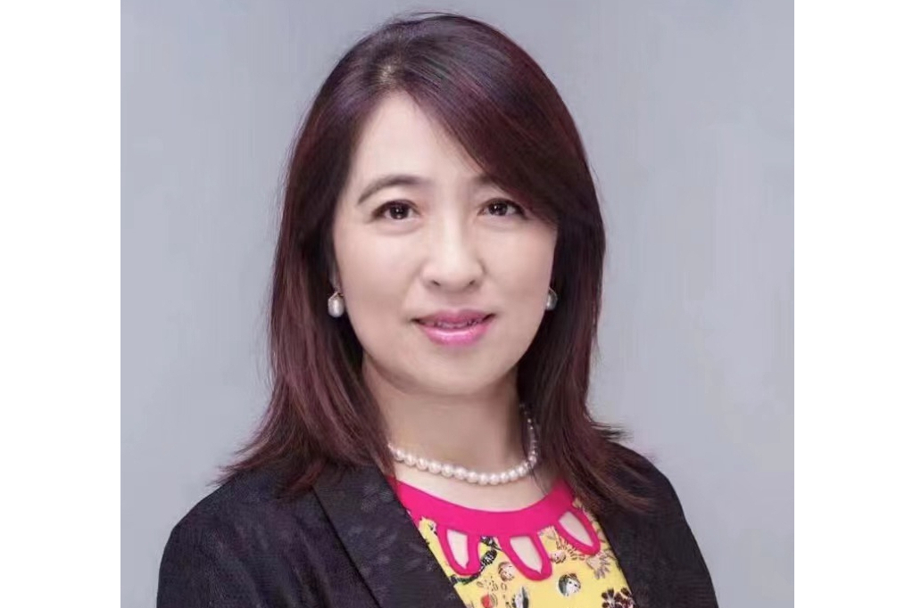程燕(貴州省政協十二屆委員會常委、貴州栢頓酒店有限公司董事長) 程燕(貴州省政協十二屆委員會常委、貴州栢頓酒店有限公司董事長)
