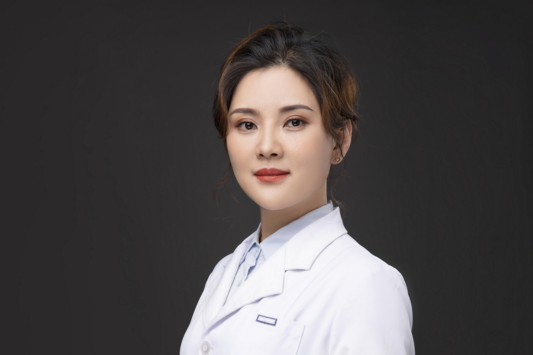 趙莉(上海瑞格醫療美容門診部執業醫生) 趙莉(上海瑞格醫療美容門診部執業醫生)
