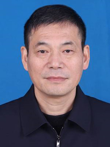 曾德才(湖北省丹江口市農業農村局黨組成員、副局長) 曾德才(湖北省丹江口市農業農村局黨組成員、副局長)