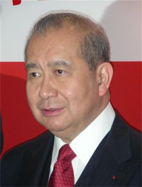 李國寶(東亞銀行董事會主席,執行董事) 李國寶(東亞銀行董事會主席,執行董事)