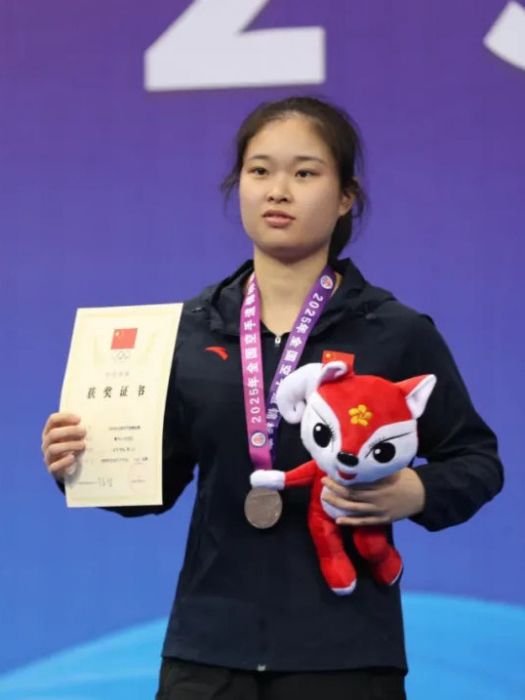 曹開心(中國女子空手道運動員) 曹開心(中國女子空手道運動員)