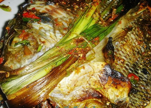 傣族香茅草烤魚
