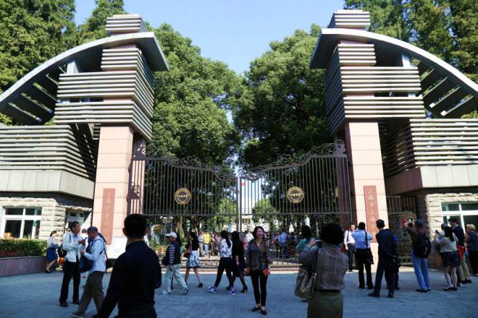 上海中學校門