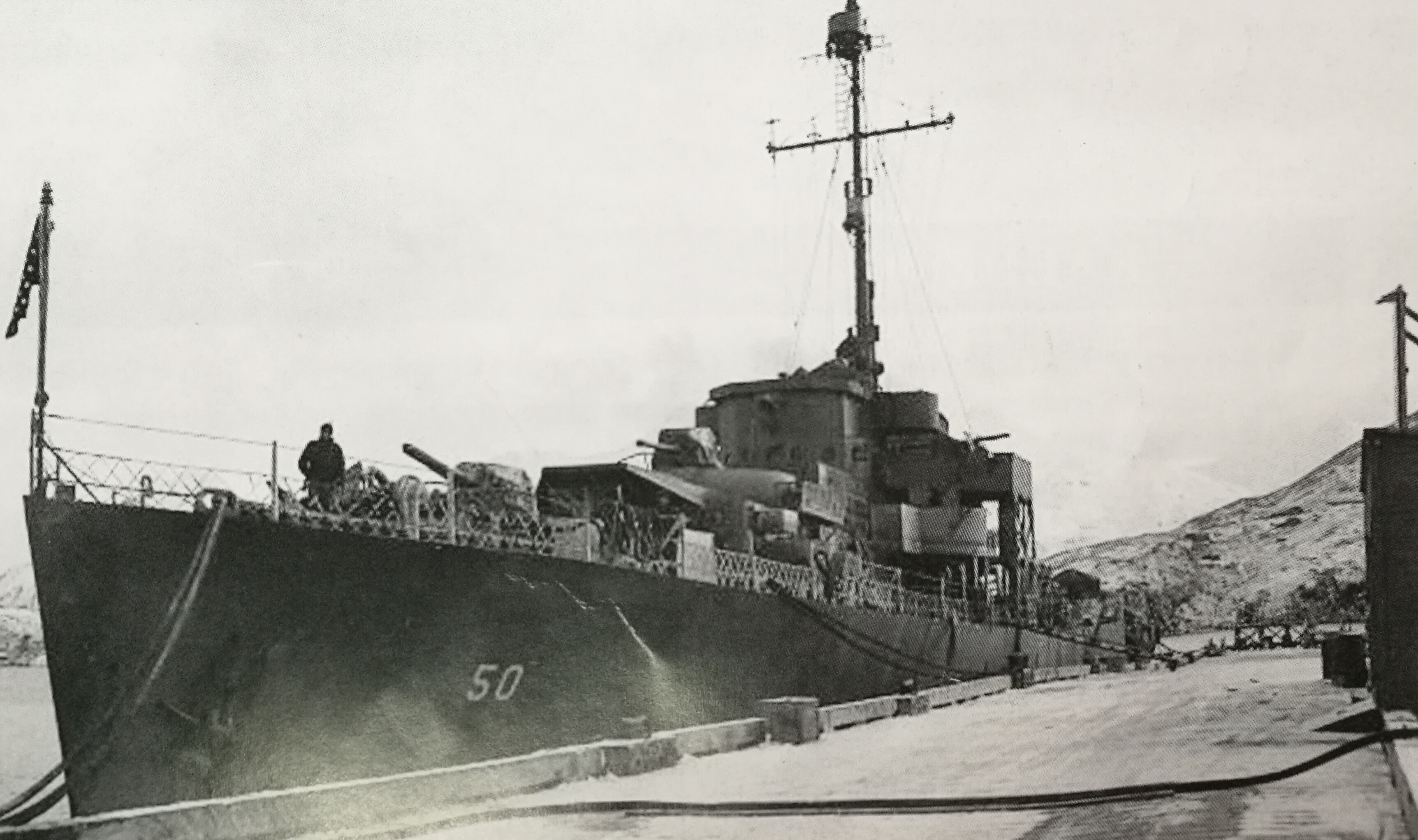 二戰期間，卡森城號主要服役於阿拉斯加，攝於阿留申群島的冷港