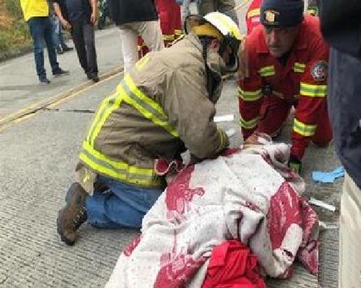 8 ·12厄瓜多客車翻車事故