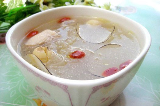 銀耳雞湯 銀耳雞湯