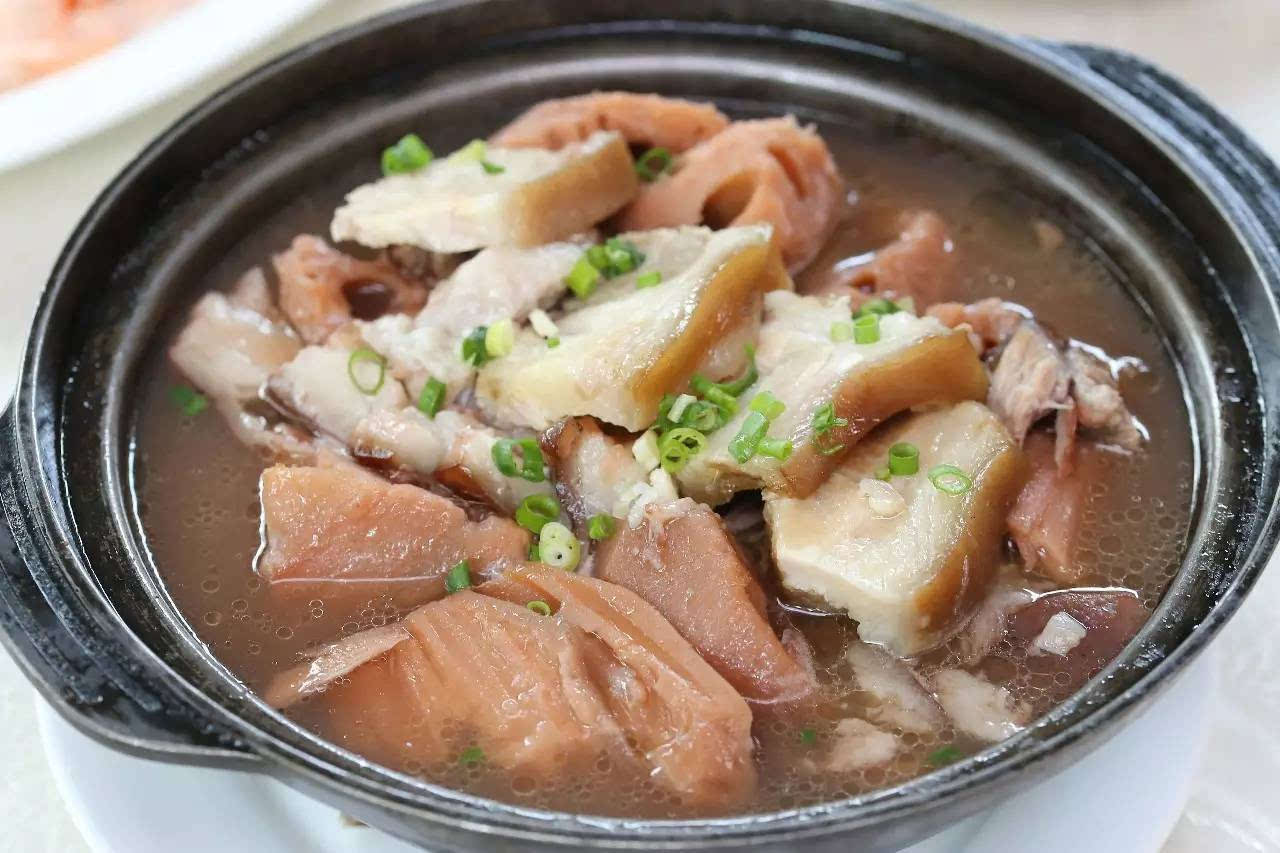 土伏苓煲豬踭湯