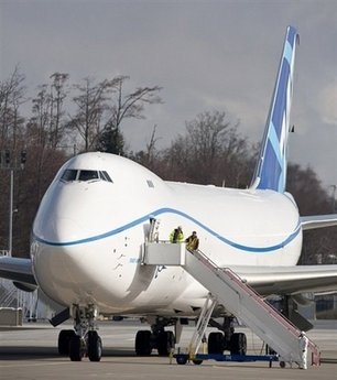 波音747-8準備試飛