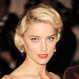 艾梅柏·希爾德(Amber Heard) 艾梅柏·希爾德(Amber Heard)